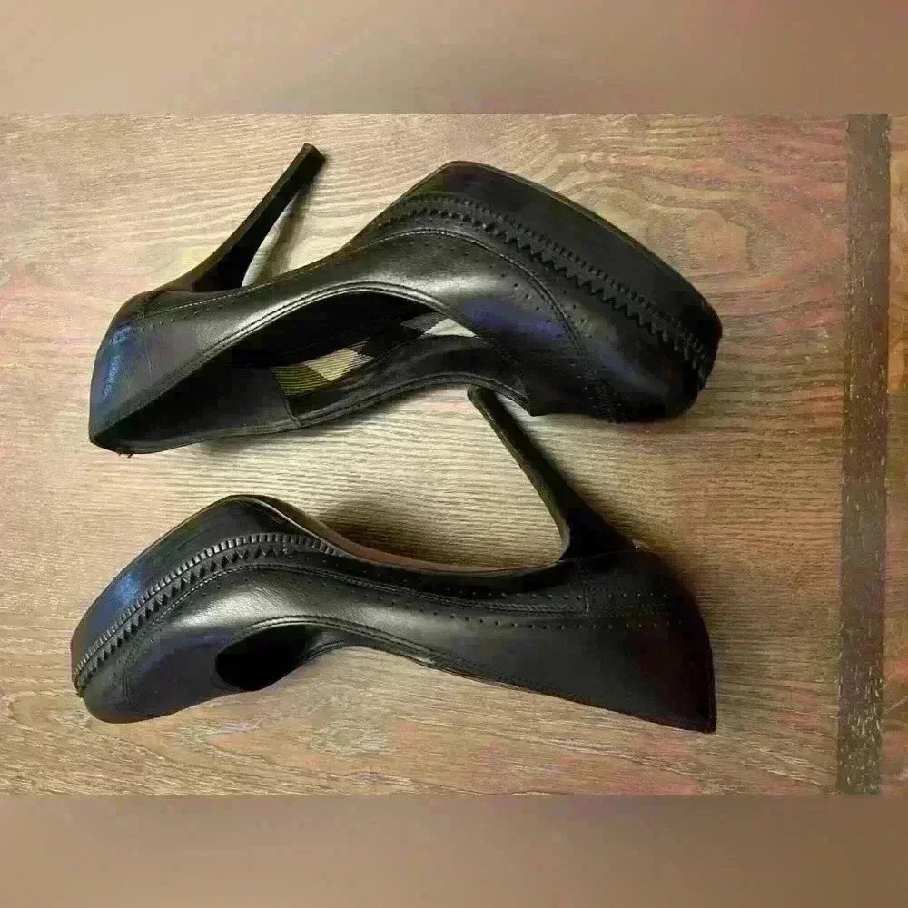 Burberry Black Leather Platform Pumps Size 39 - PREOWNED